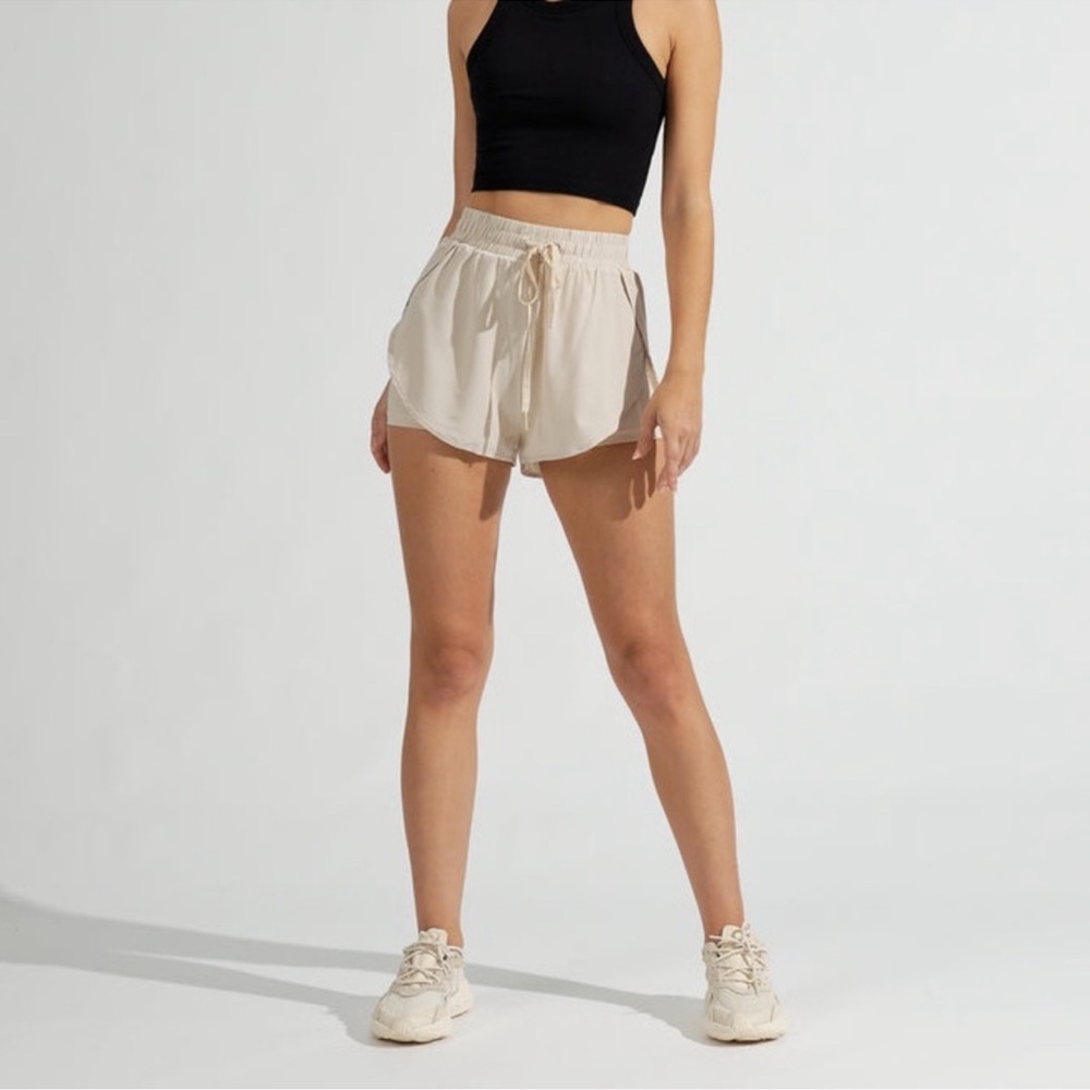 Women’s BuffBunny Lifesaver Shorts Cream Size M
